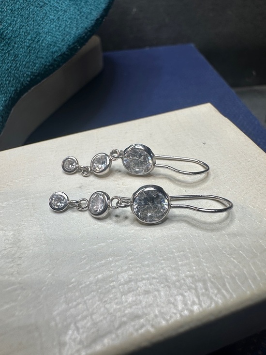 14k White Gold Three Drop Earrings. - Picture 5 of 9